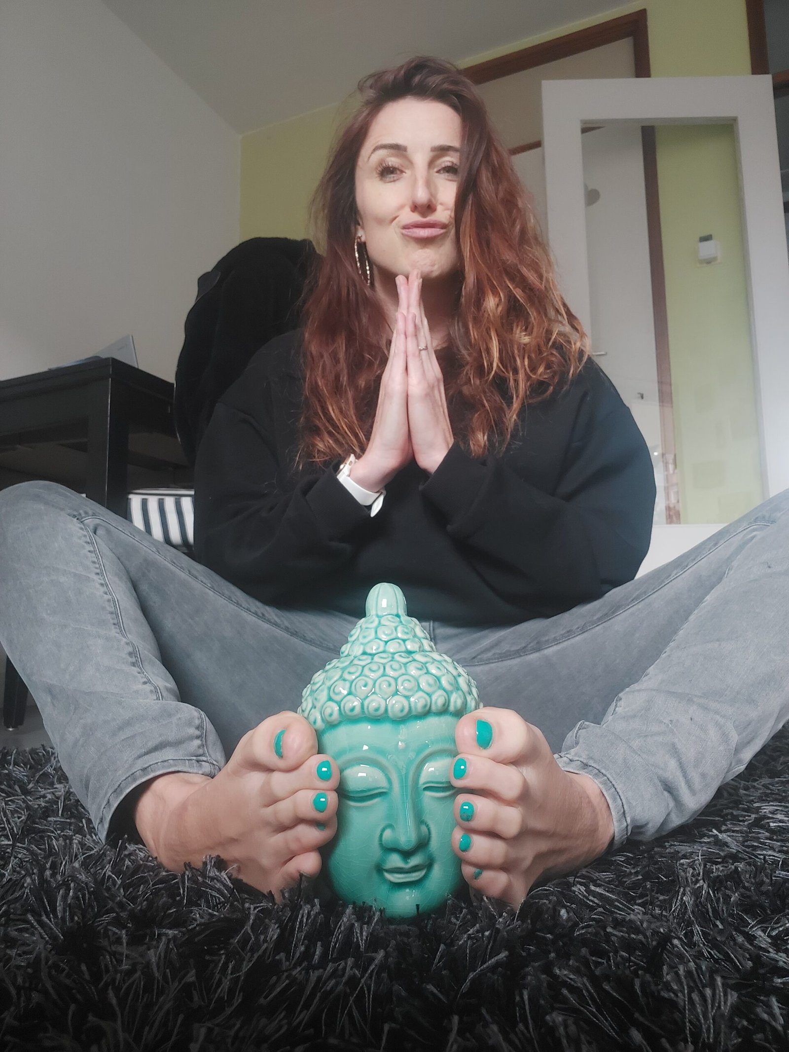 Goddess Croma pose blue toes